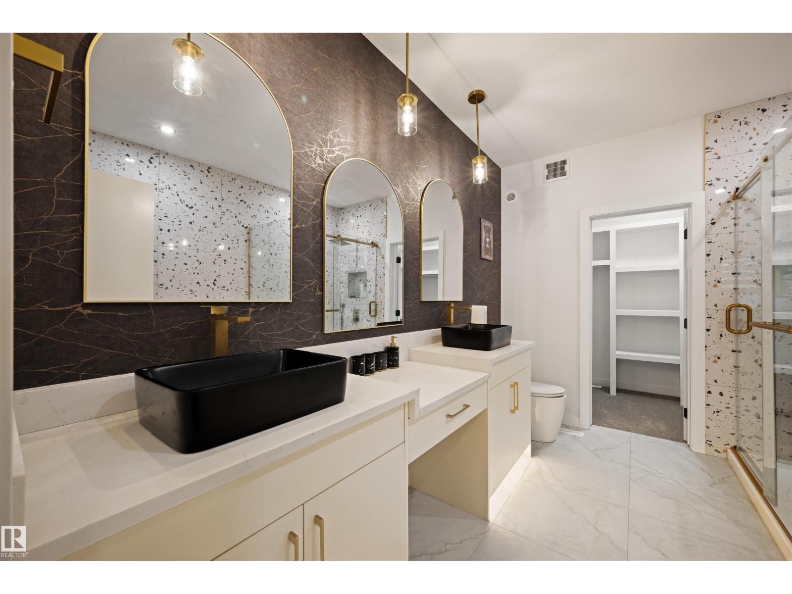 3512 45 AV NW - 33
