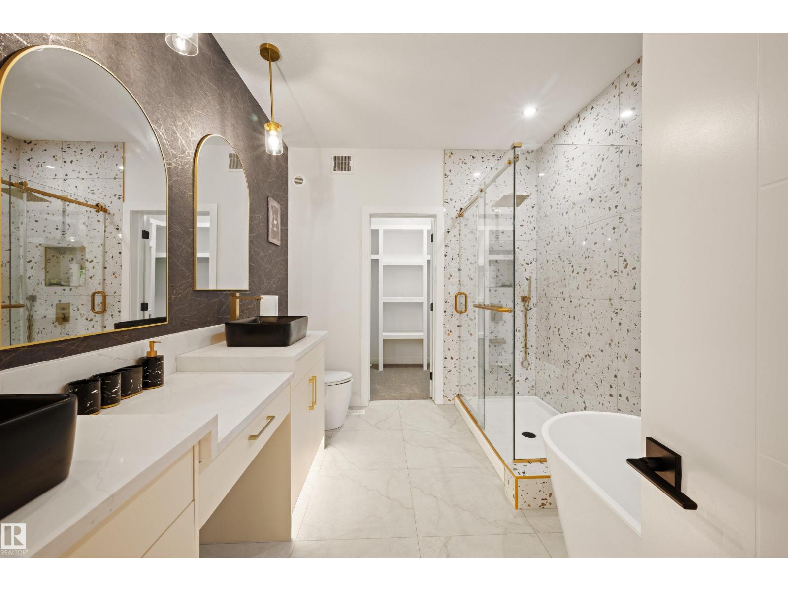 3512 45 AV NW - 34