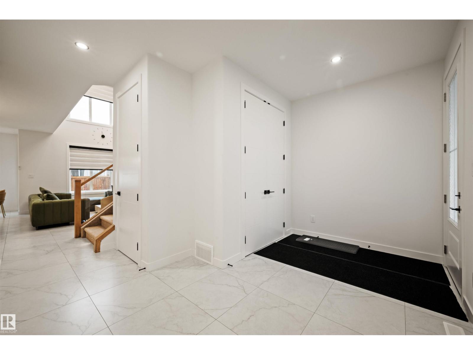 3512 45 AV NW - 8