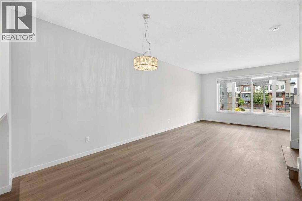 Spaciouse dining and living area