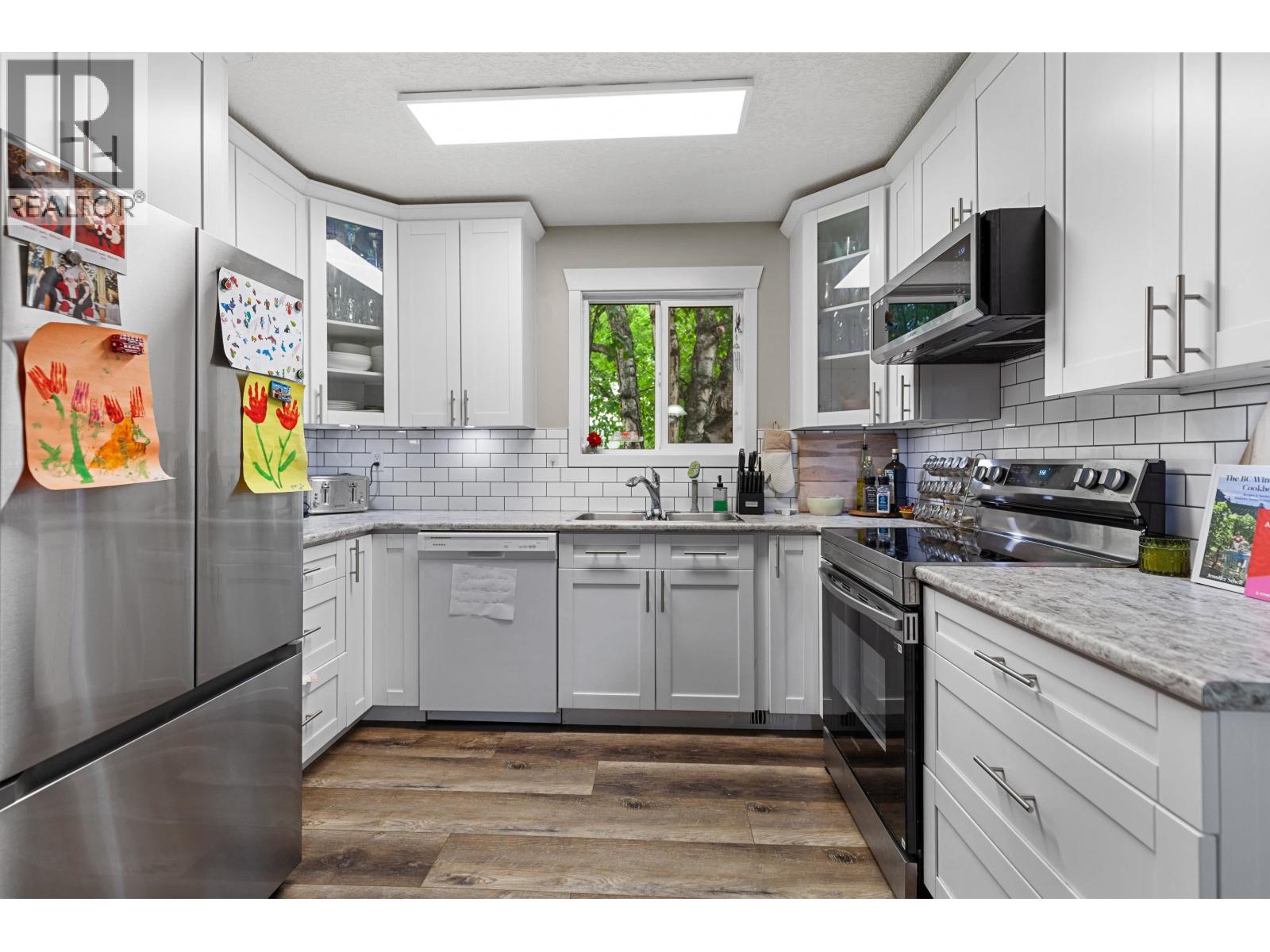 104 AITKEN CRESCENT - 4