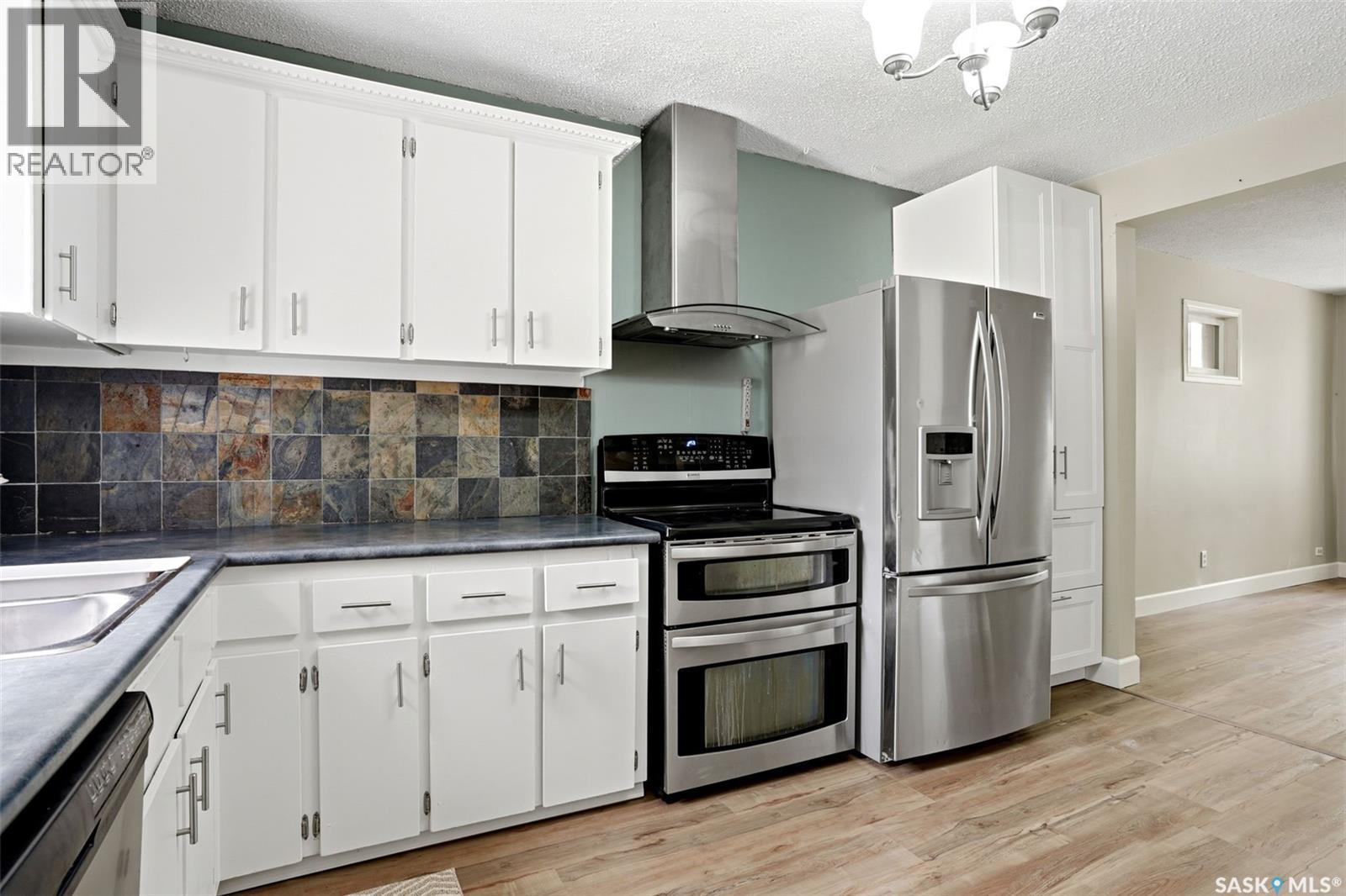 2261 Winnipeg STREET — photo 9