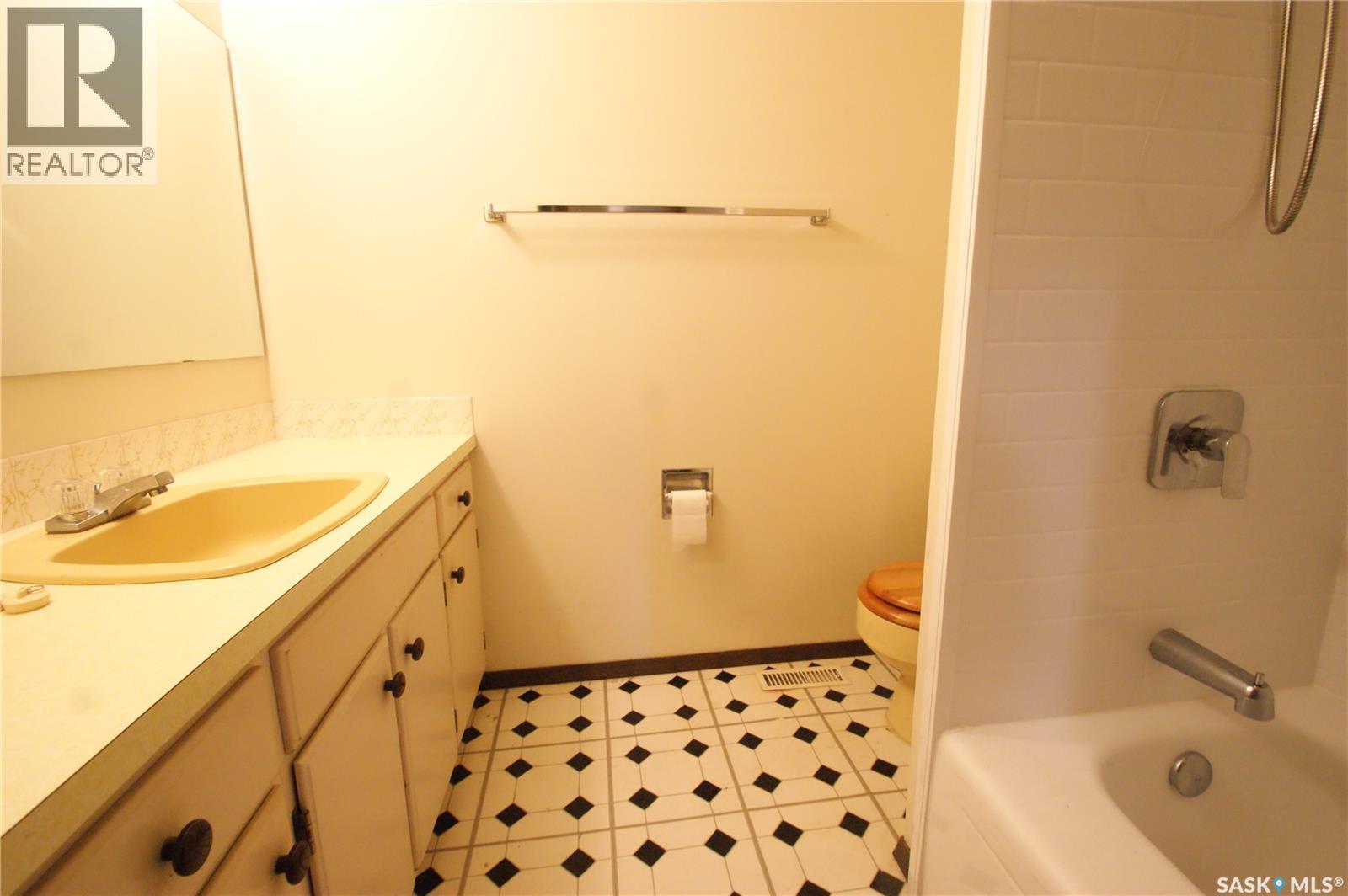99 Assiniboine DRIVE — photo 16