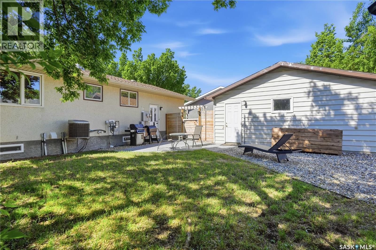 110 Laubach CRESCENT — photo 36