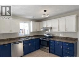 74 Ashley Crescent, photo 2