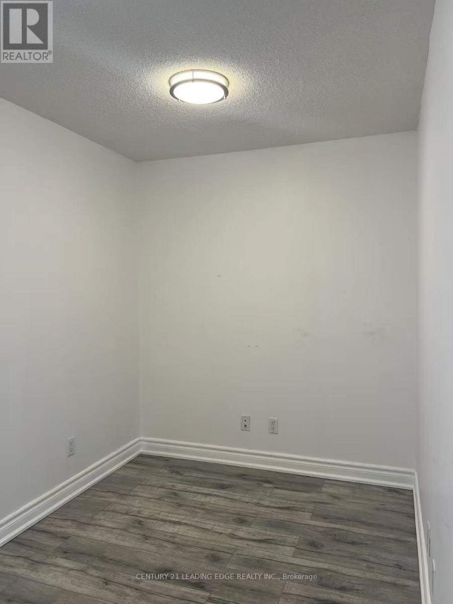 #913 10 NORTHTOWN WAY - 13