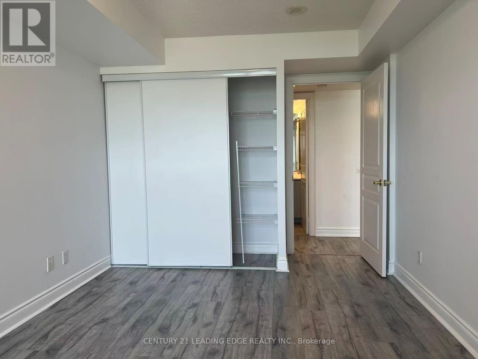 #913 10 NORTHTOWN WAY - 16
