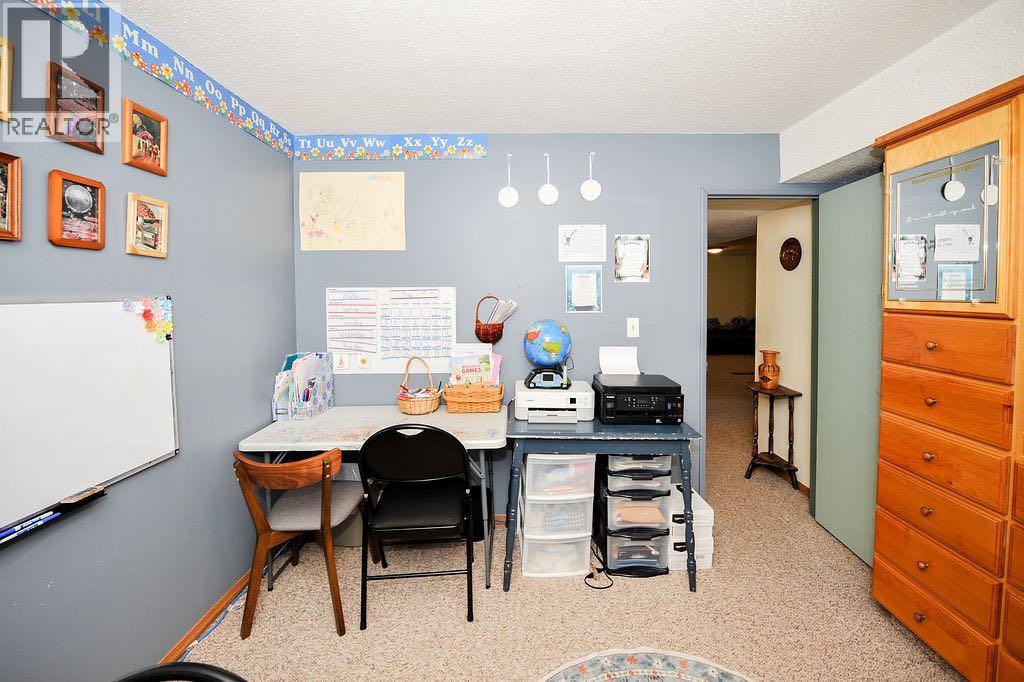bedroom/office