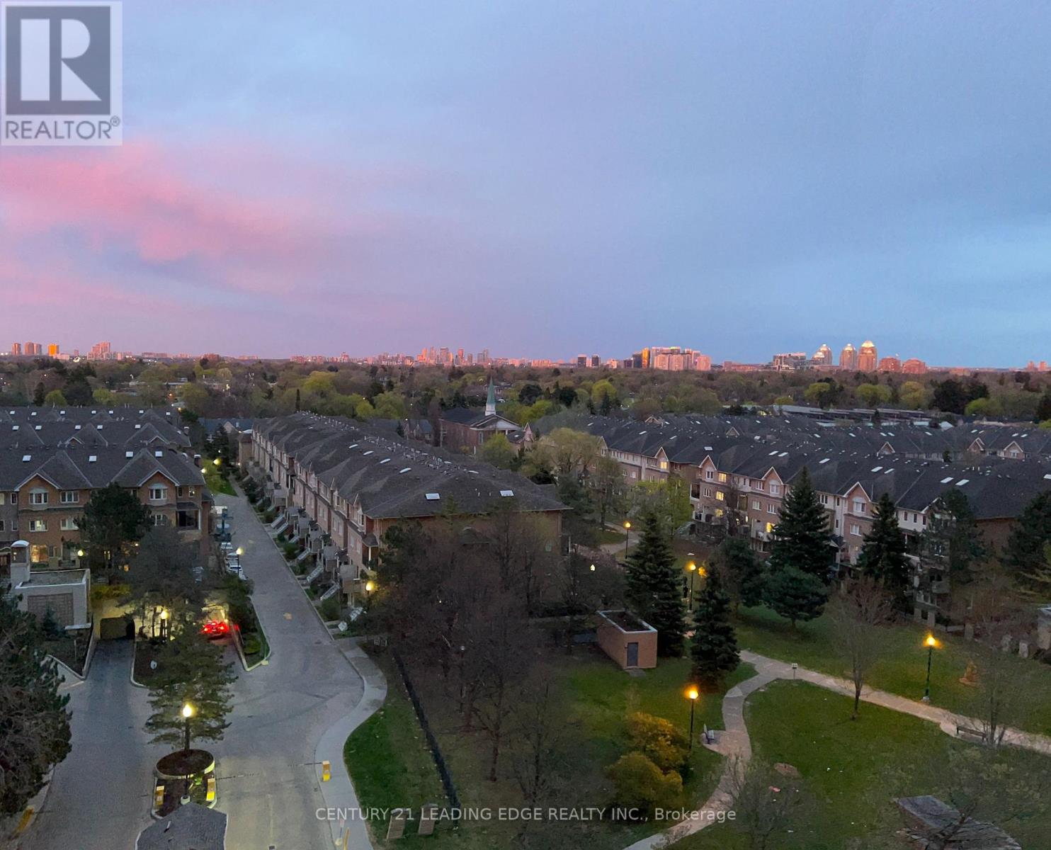 #913 10 NORTHTOWN WAY - 31