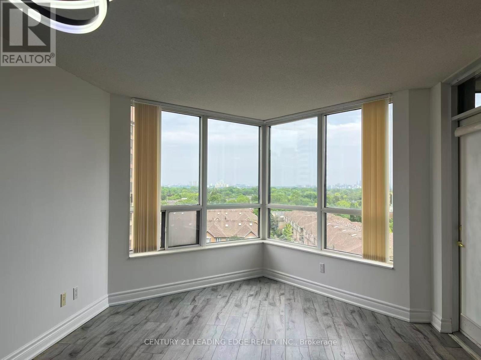 #913 10 NORTHTOWN WAY - 8