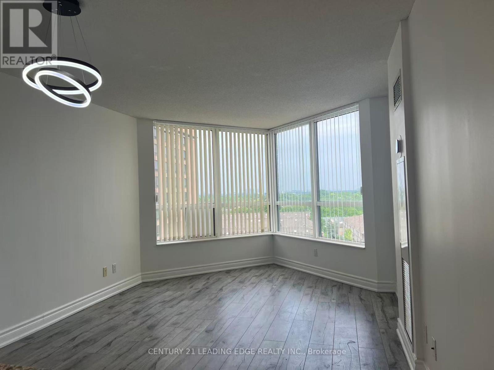 #913 10 NORTHTOWN WAY - 7