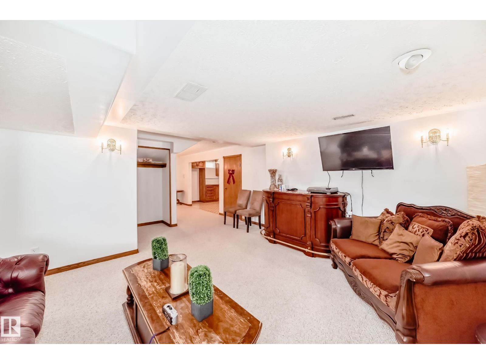 17416 53 AV NW - 52