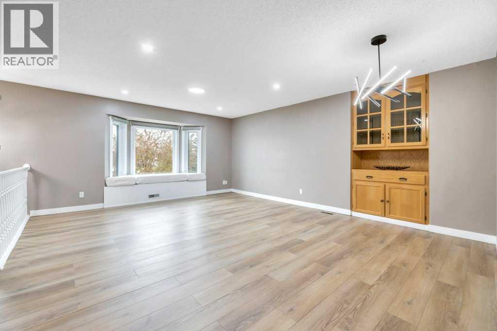 119 Strathaven Crescent — photo 9