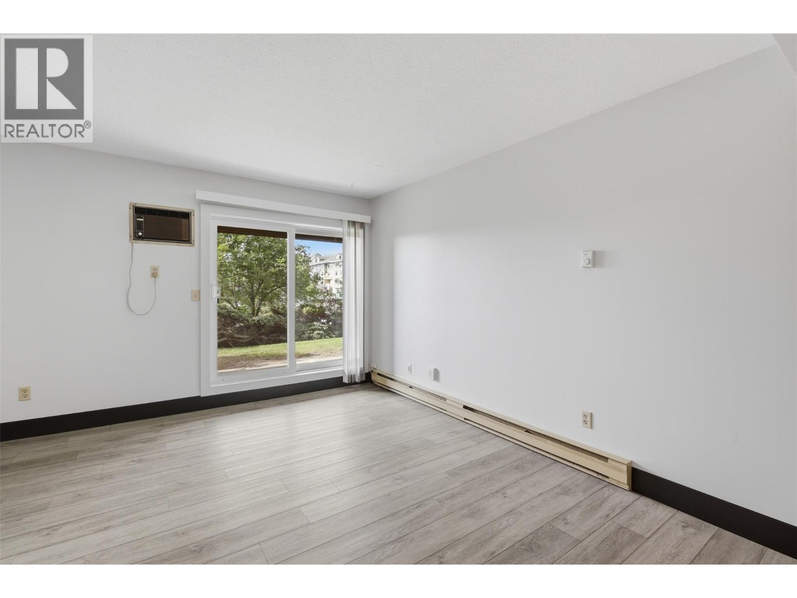 #102 44 WHITESHIELD Crescent S - 9