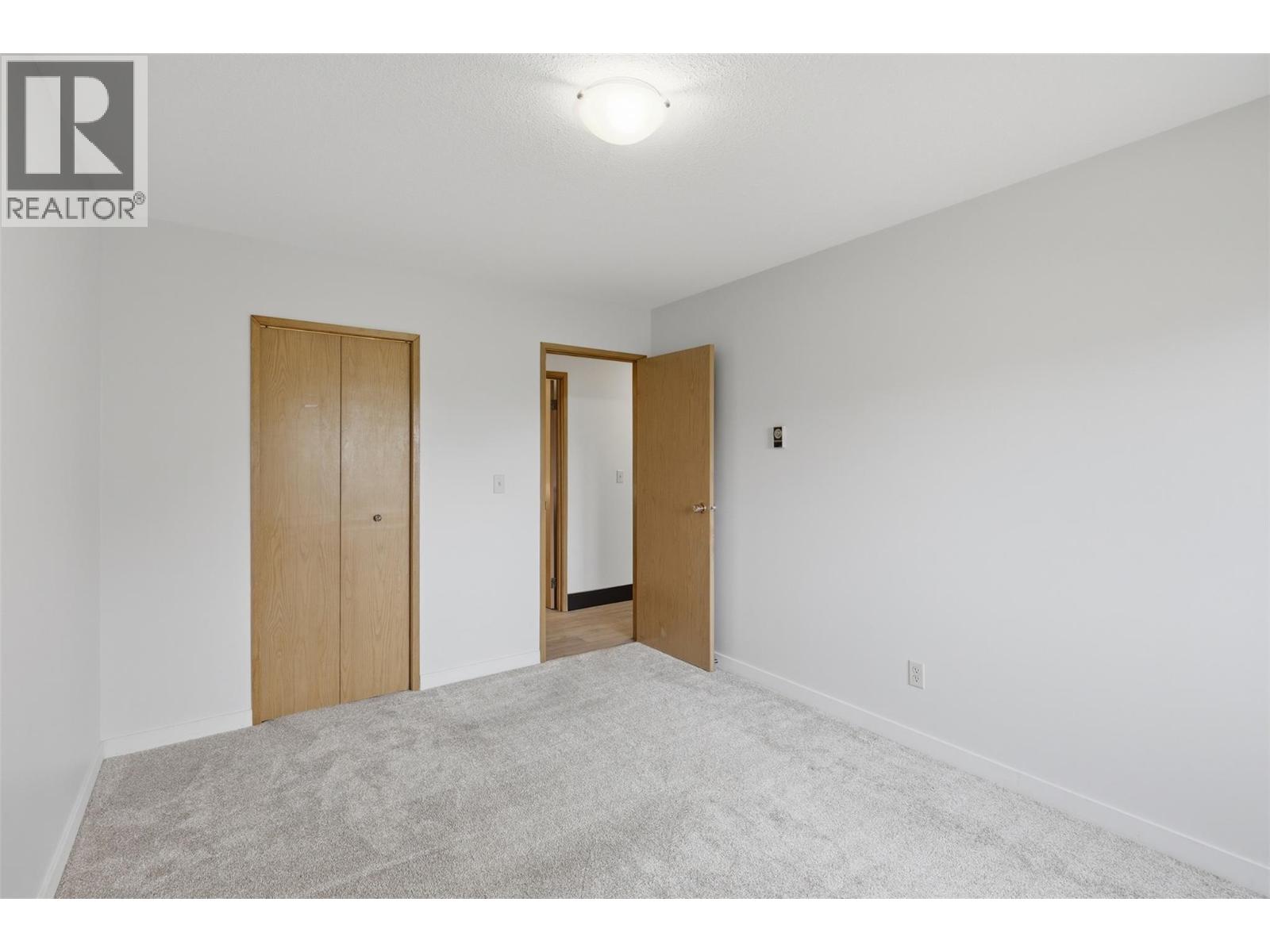 #102 44 WHITESHIELD Crescent S - 19