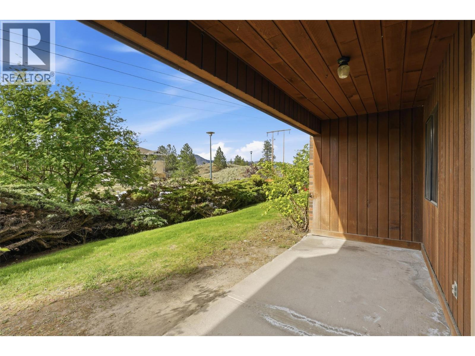#102 44 WHITESHIELD Crescent S - 12