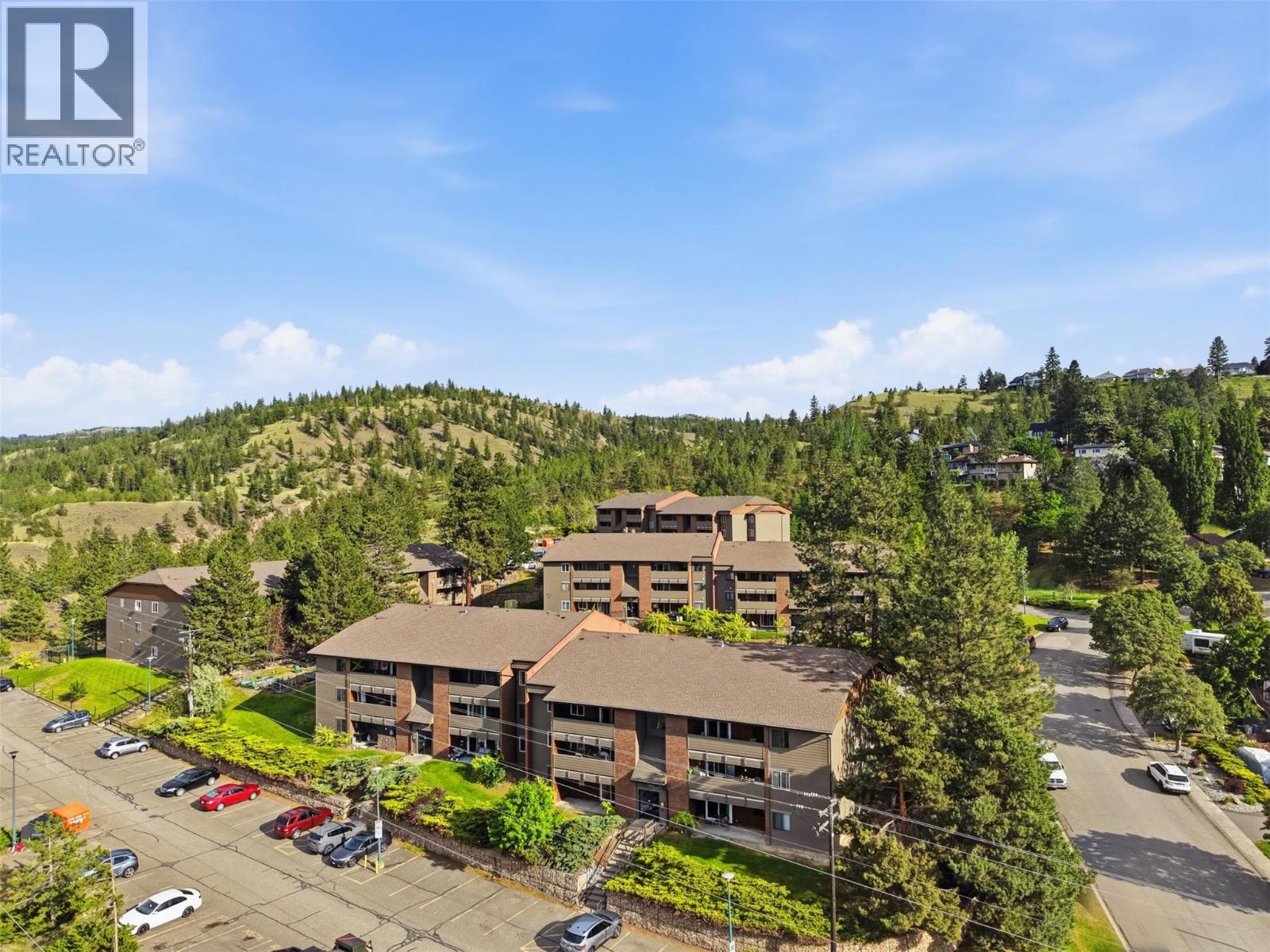 #102 44 WHITESHIELD Crescent S - 31