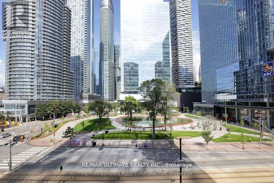 #601 77 HARBOUR SQUARE - 12