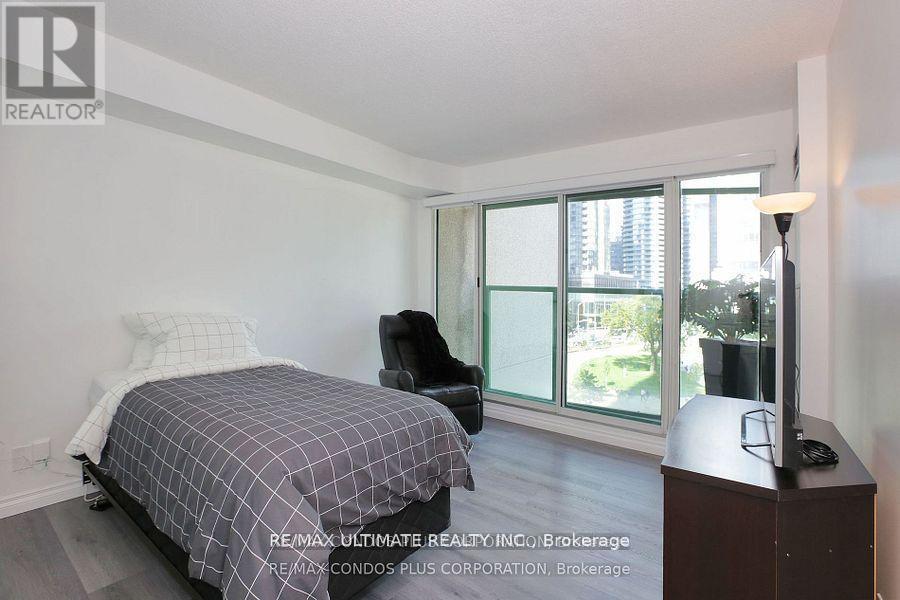 #601 77 HARBOUR SQUARE - 9
