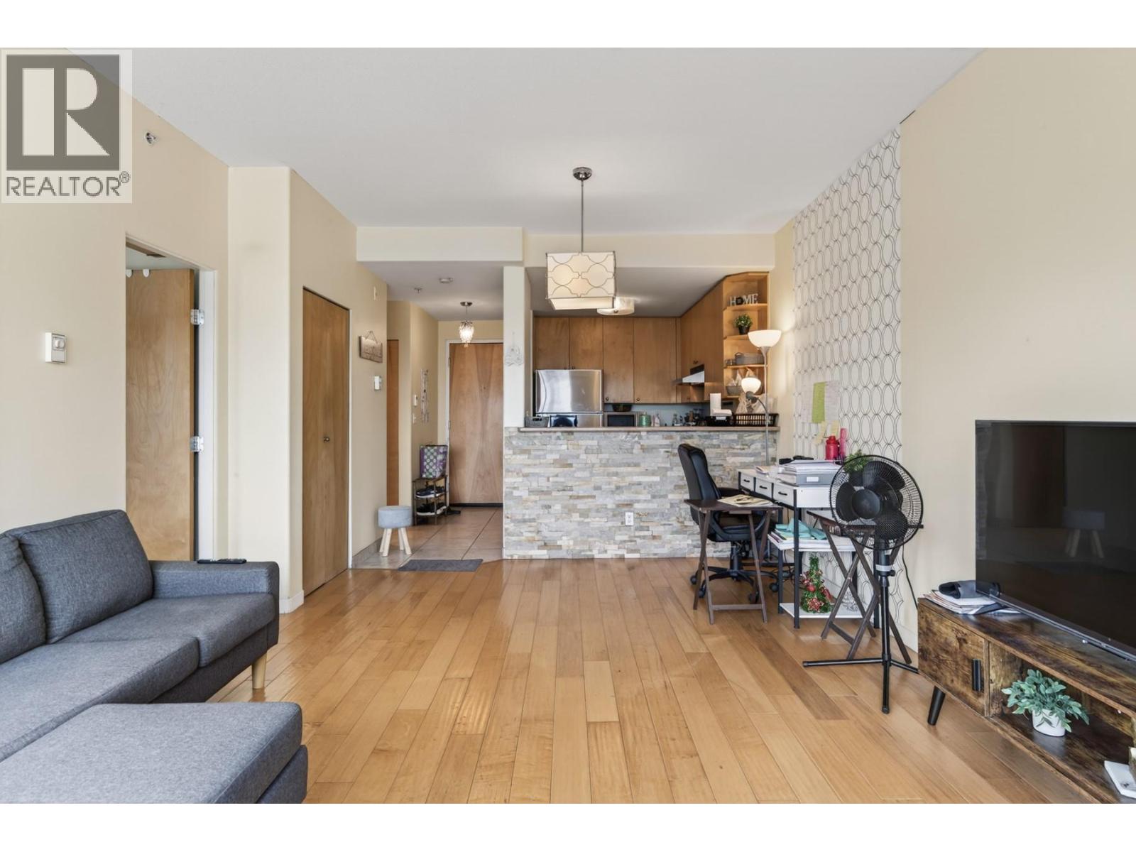 #806 619 Victoria Street - 14