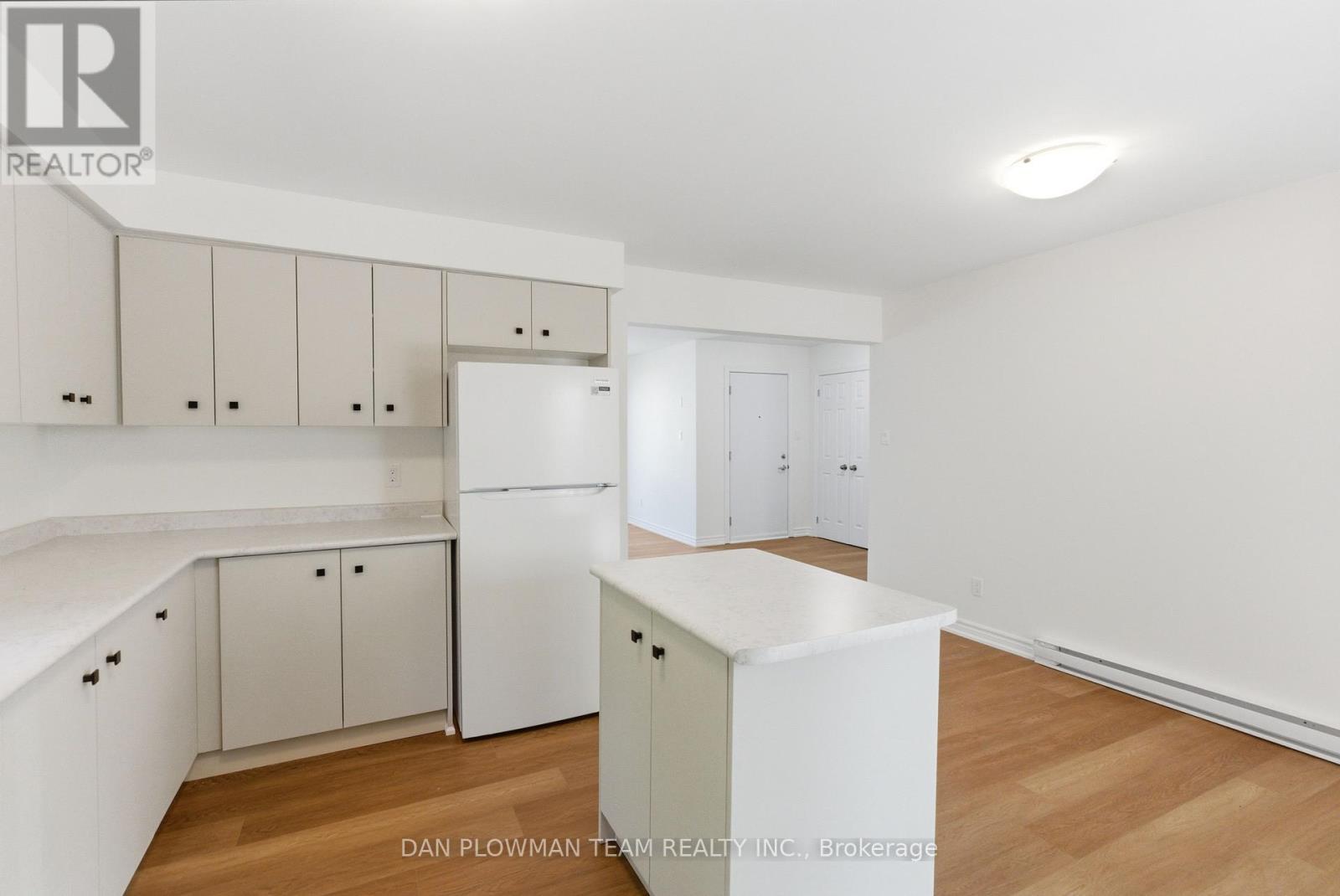 176 NASSAU STREET - 22