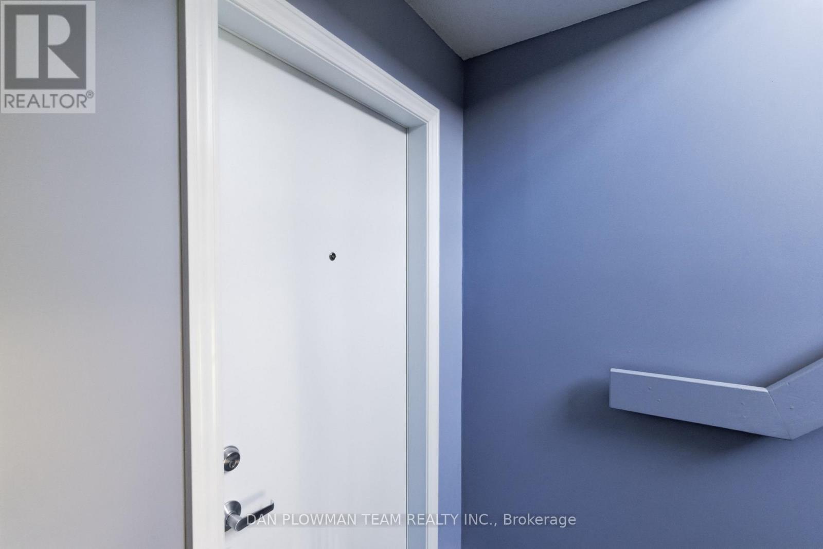 176 NASSAU STREET - 36