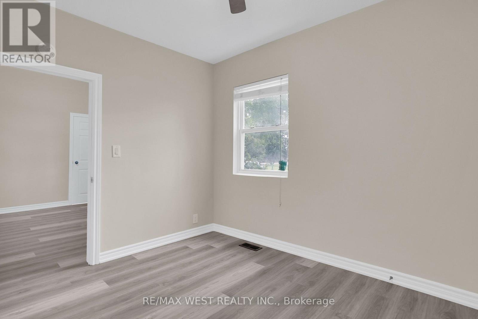 19015 DUFFERIN STREET - 4