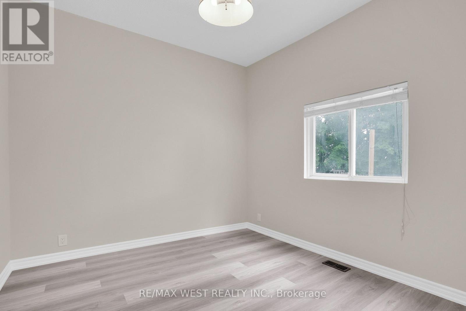 19015 DUFFERIN STREET - 5