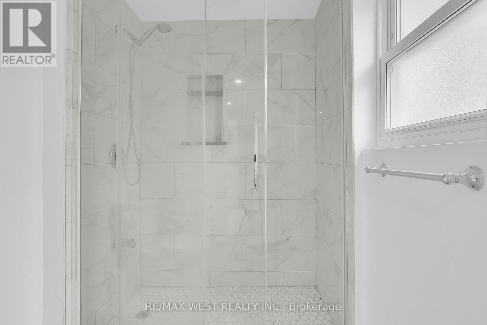 19015 DUFFERIN STREET - 7