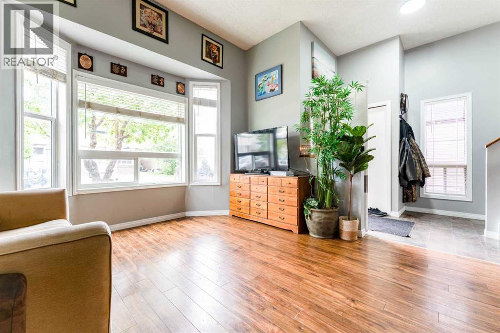 6087 Martingrove Road NE - photo 2