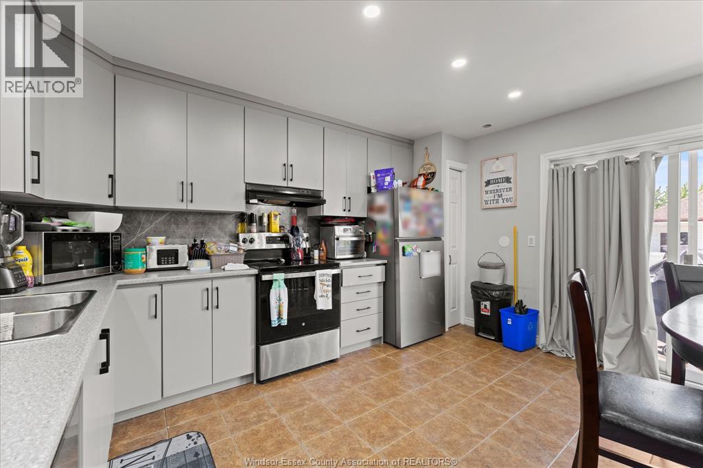 4697 HELSINKI CRESCENT - 8