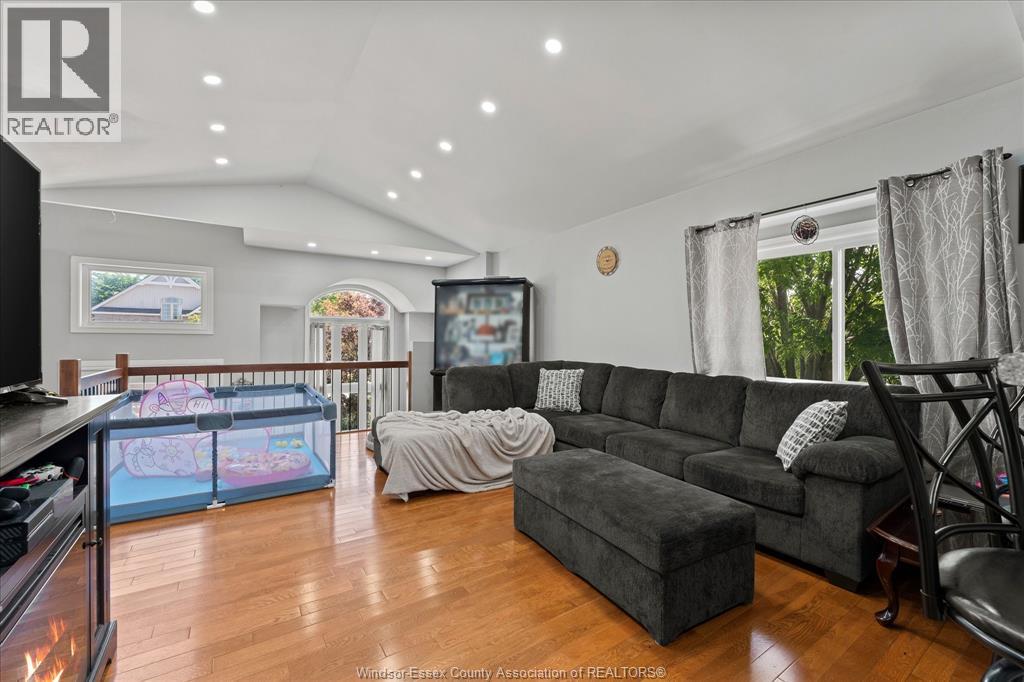 4697 HELSINKI CRESCENT - 6
