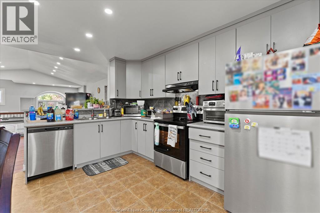4697 HELSINKI CRESCENT - 9