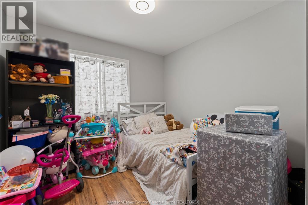 4697 HELSINKI CRESCENT - 14
