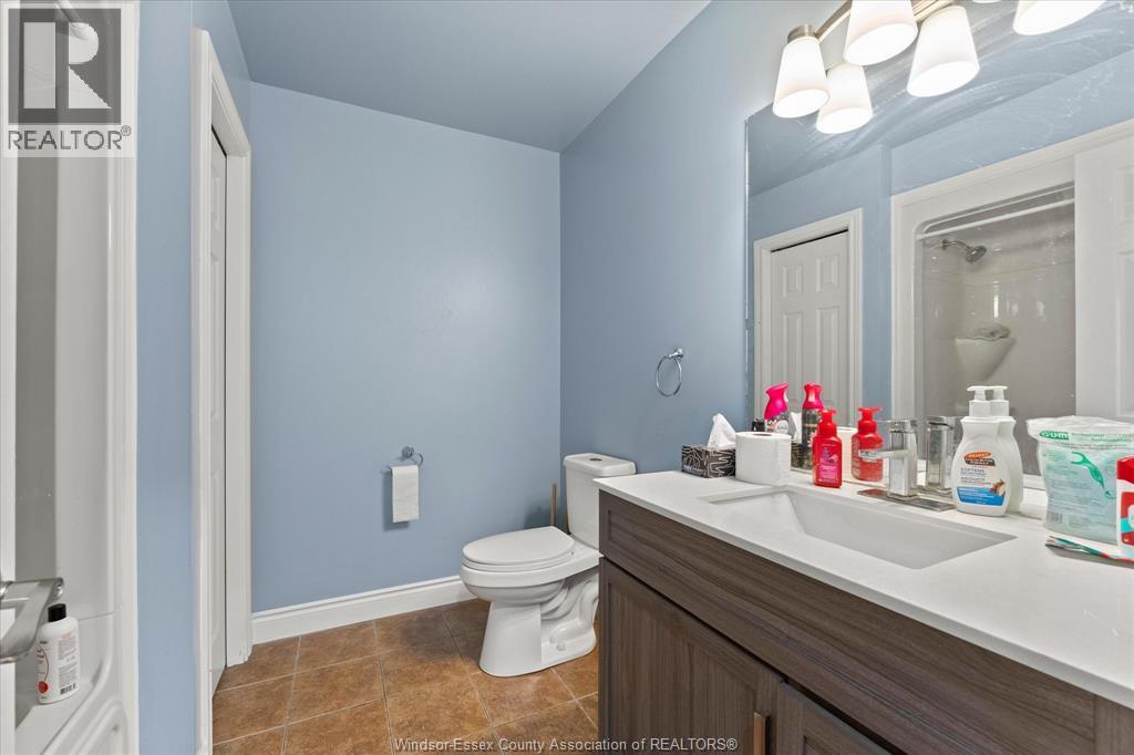 4697 HELSINKI CRESCENT - 16