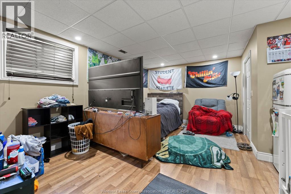 4697 HELSINKI CRESCENT - 21