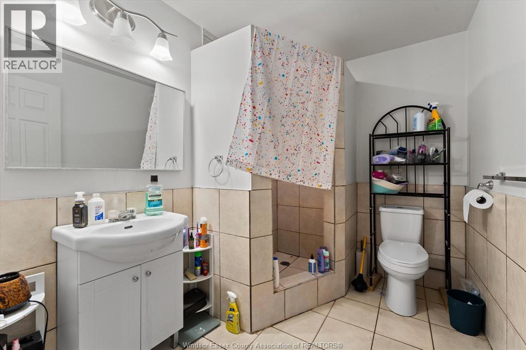 4697 HELSINKI CRESCENT - 22