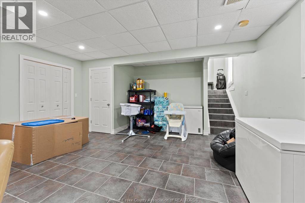 4697 HELSINKI CRESCENT - 17