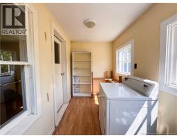 Enclosed porch - 189 Mountview Road, Sackville, NB E4L1N5 Photo 6