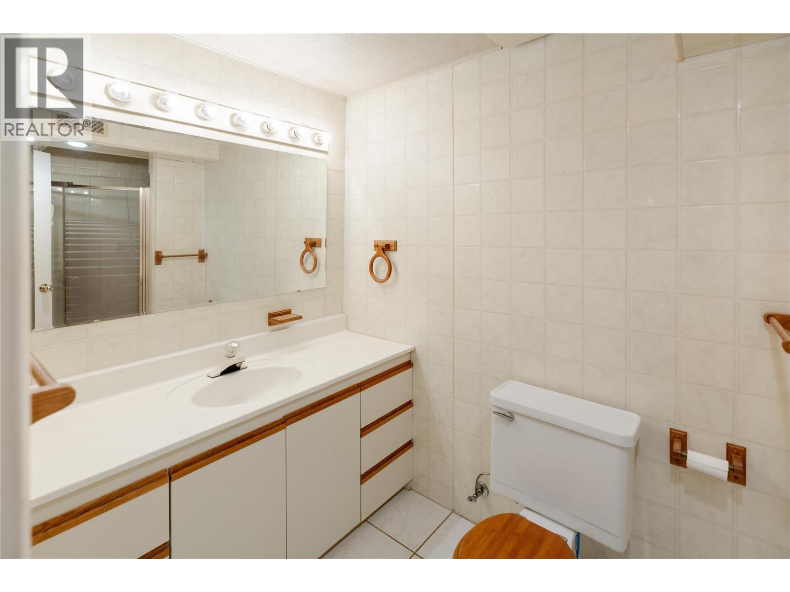 702 Hollydell Road - 18