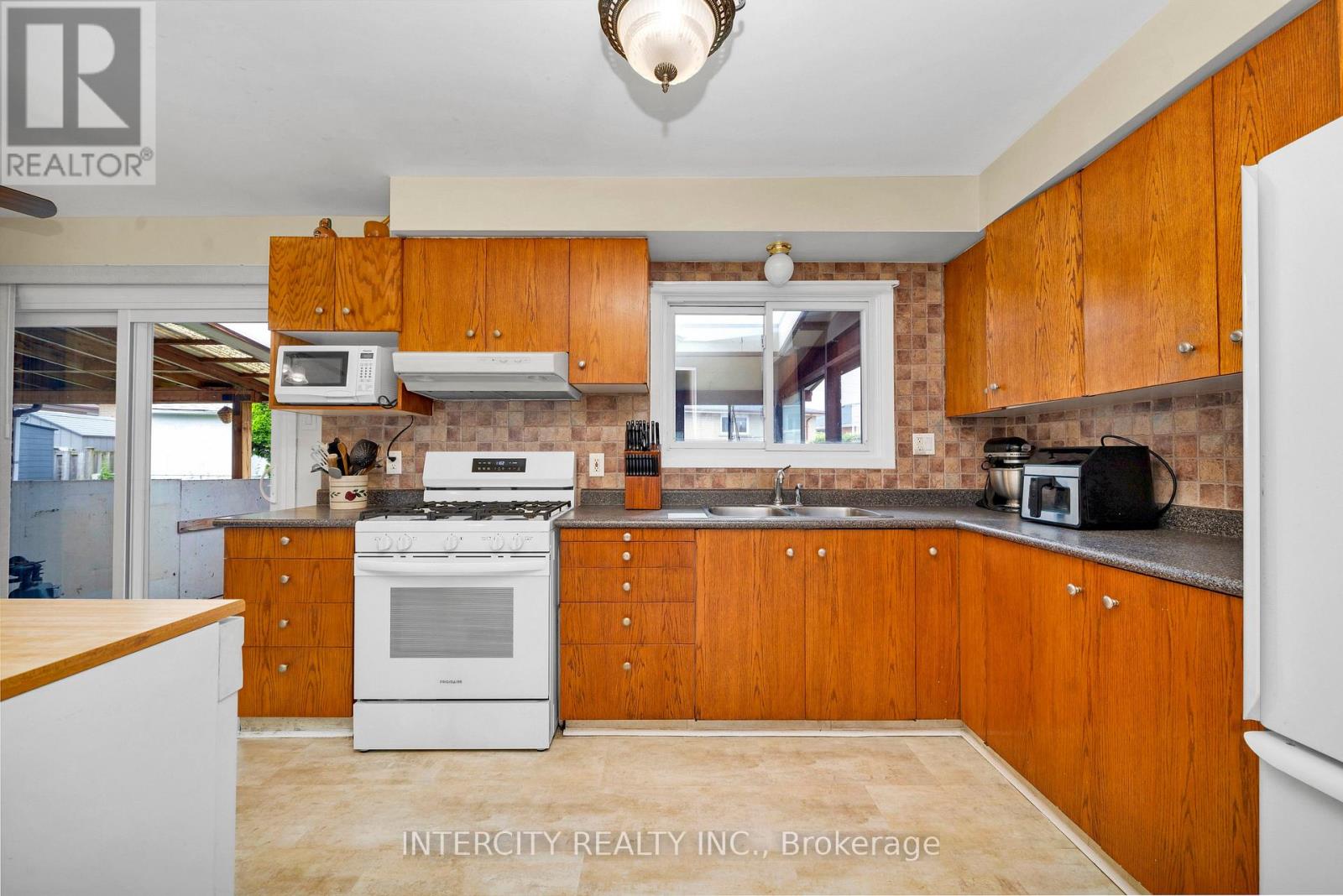 48 GOLDSBORO ROAD - 15