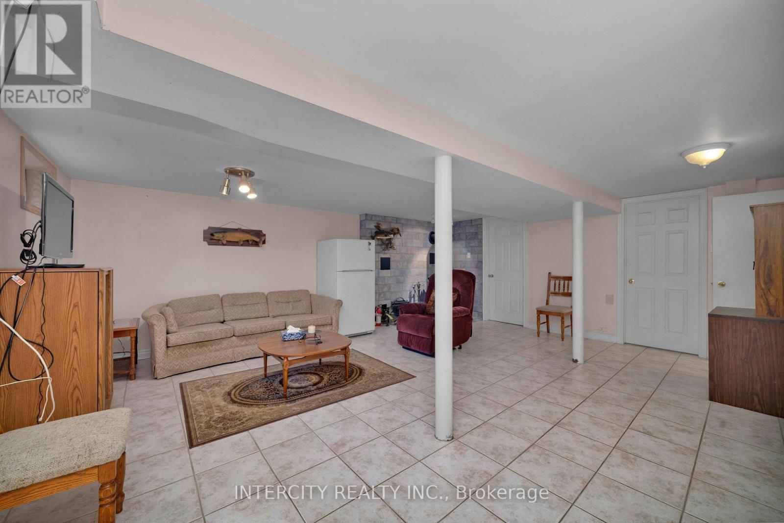 48 GOLDSBORO ROAD - 26