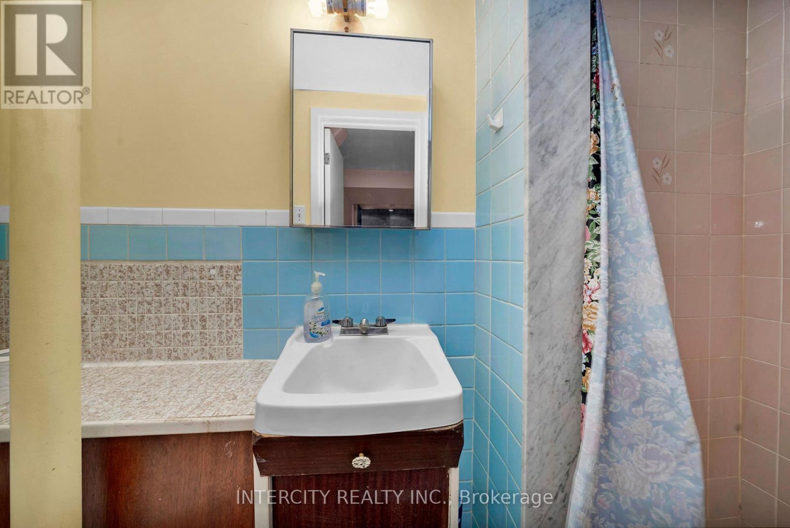 48 GOLDSBORO ROAD - 31