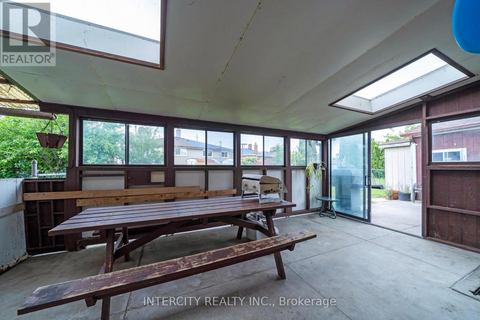 48 GOLDSBORO ROAD - 32
