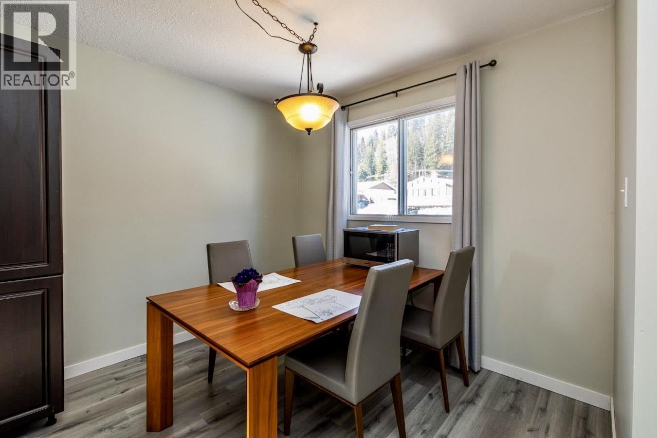184 THACKER CRESCENT - 12