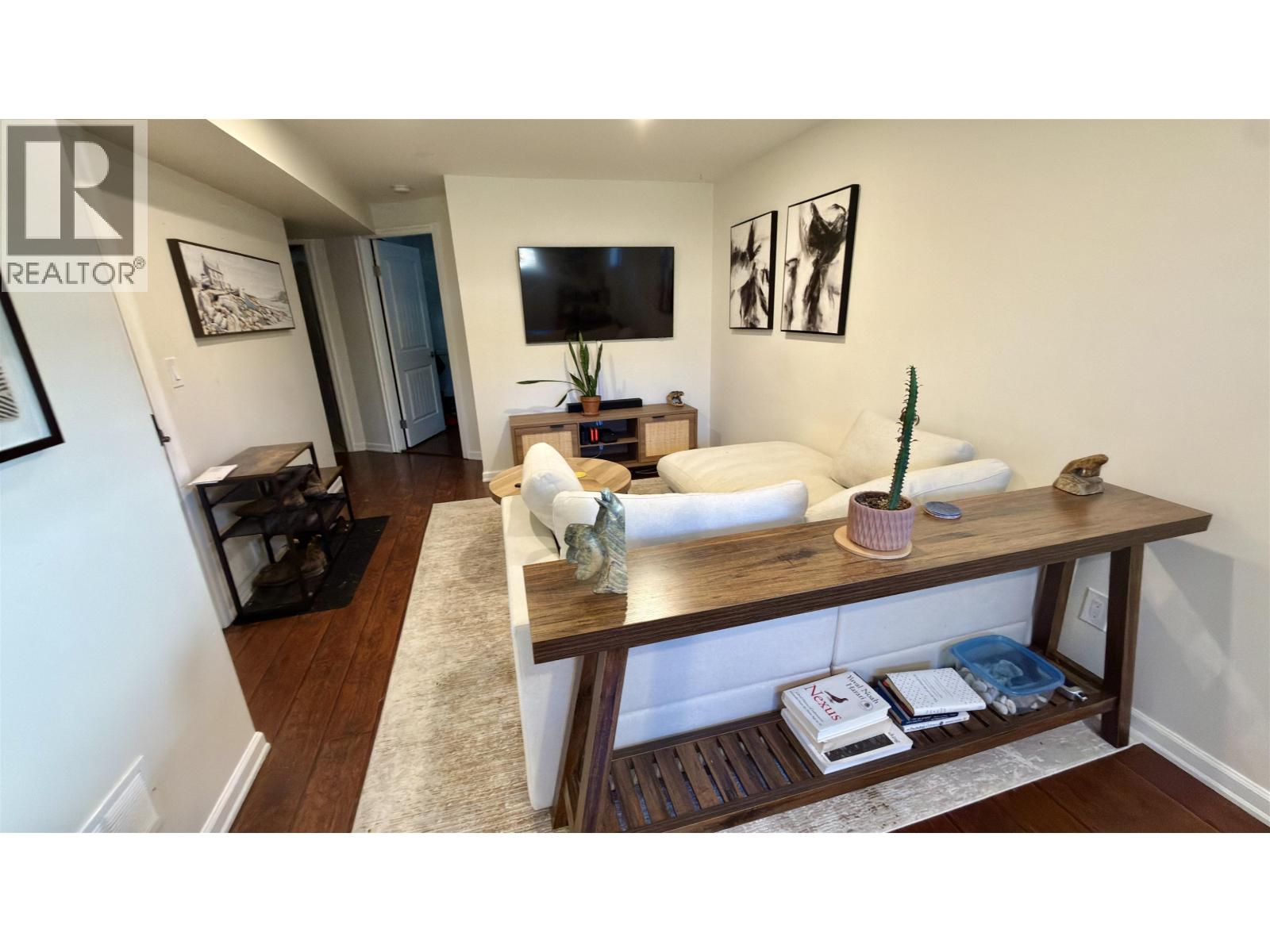 184 THACKER CRESCENT - 17