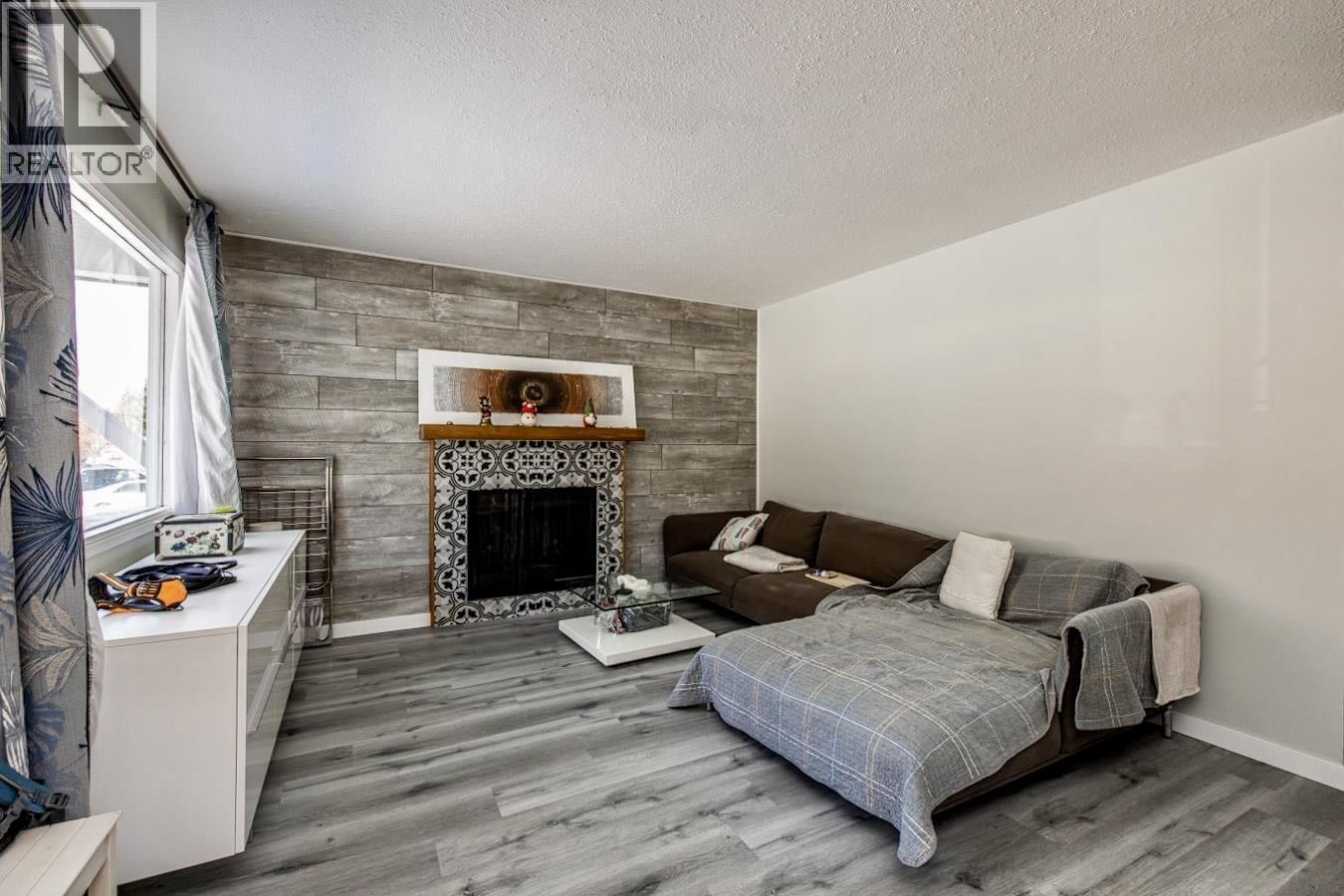 184 THACKER CRESCENT - 2