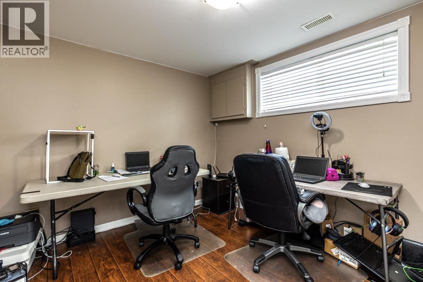 184 THACKER CRESCENT - 21