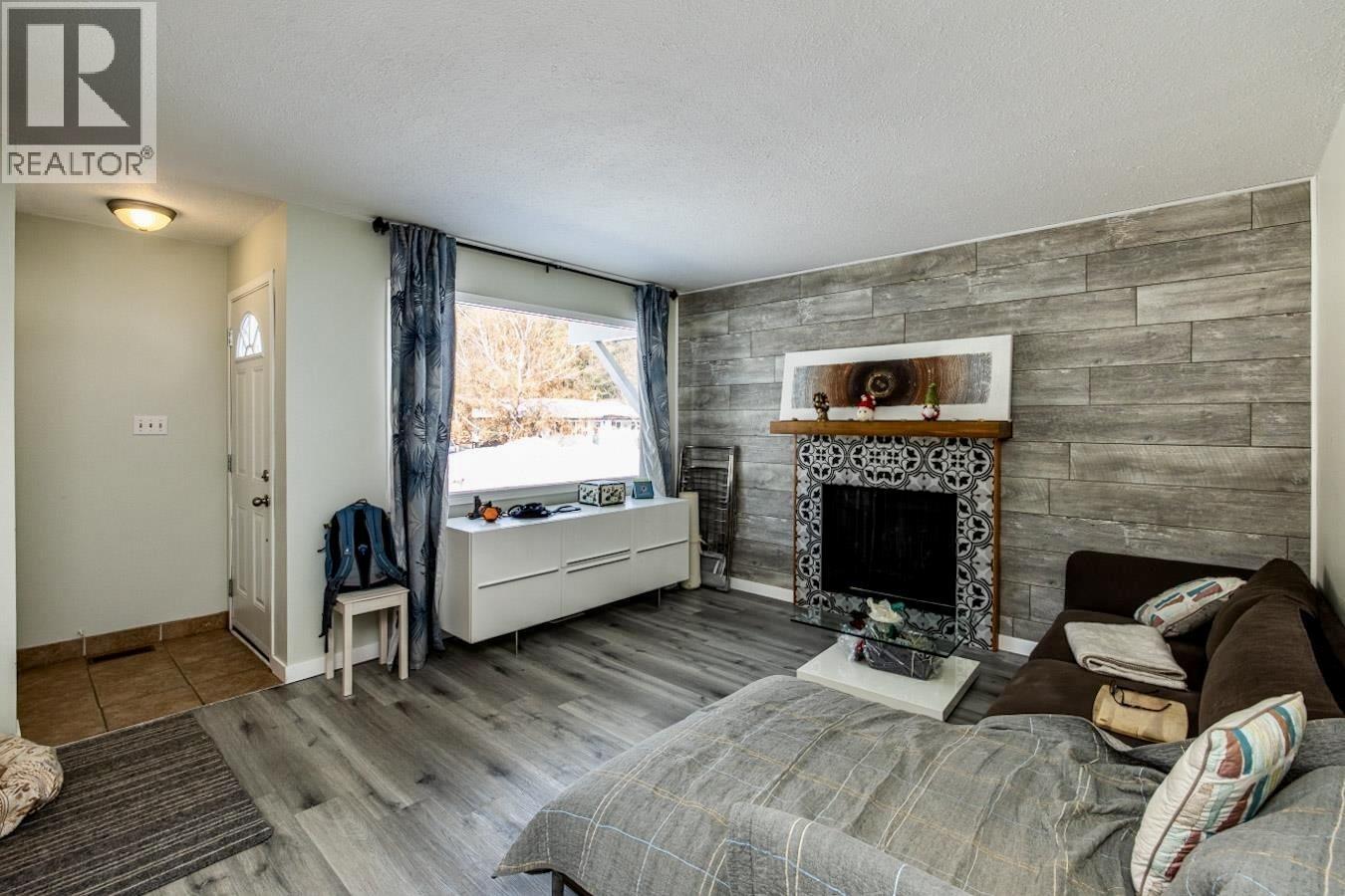 184 THACKER CRESCENT - 4