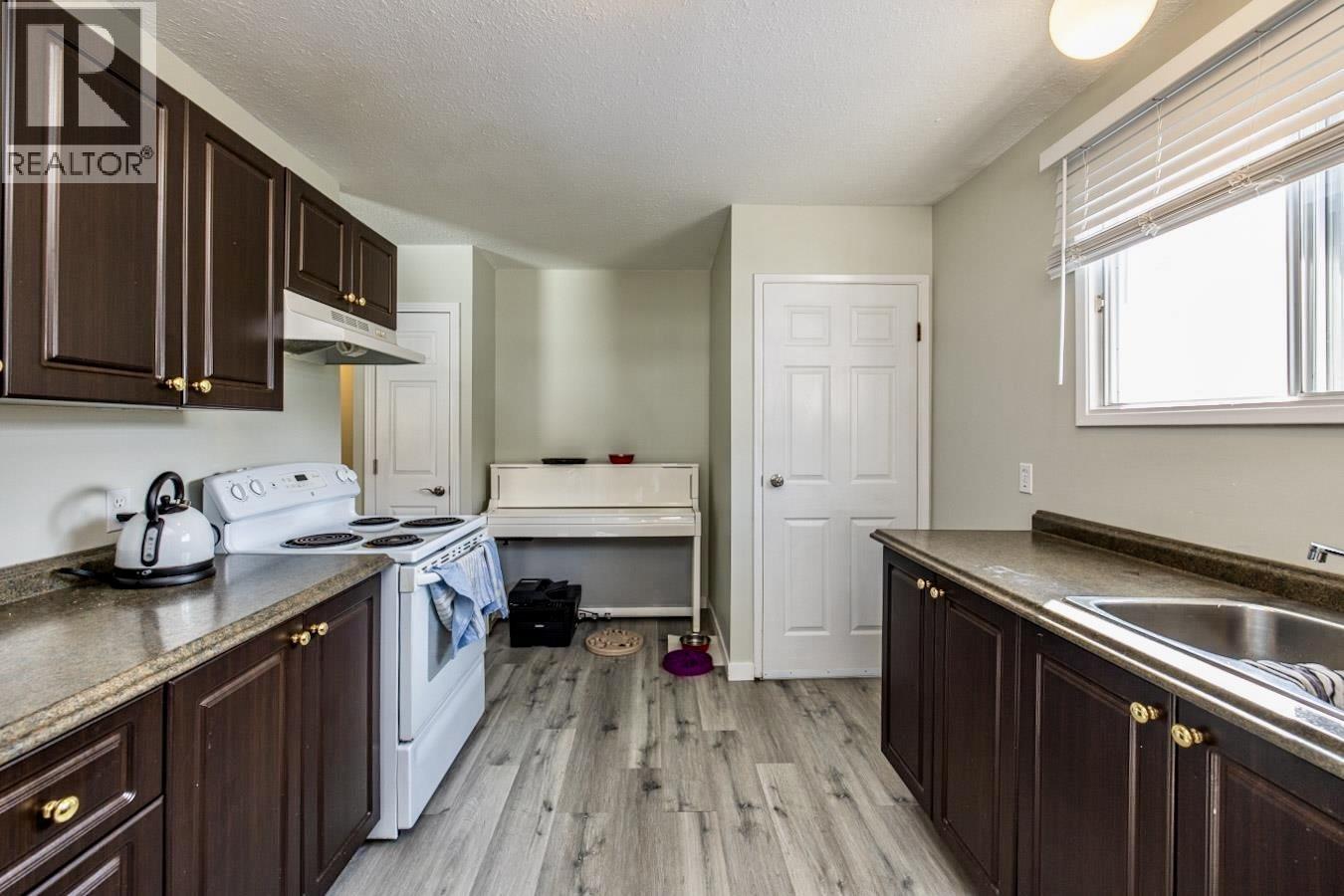 184 THACKER CRESCENT - 6